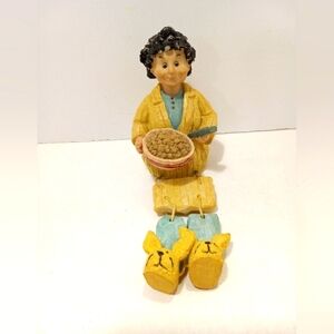WMG Resin Popcorn Woman Shelf Sitter 2003 Movie Night